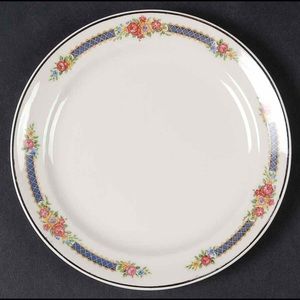 6 HALL M-1 Dinner Plate
Blue Bouquet Platinum Trim